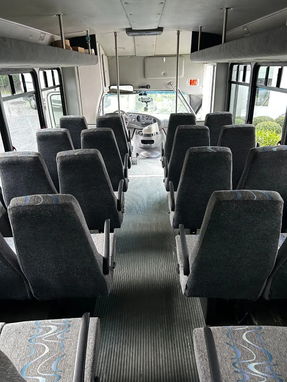 2006 Ford E-450 - Image 7