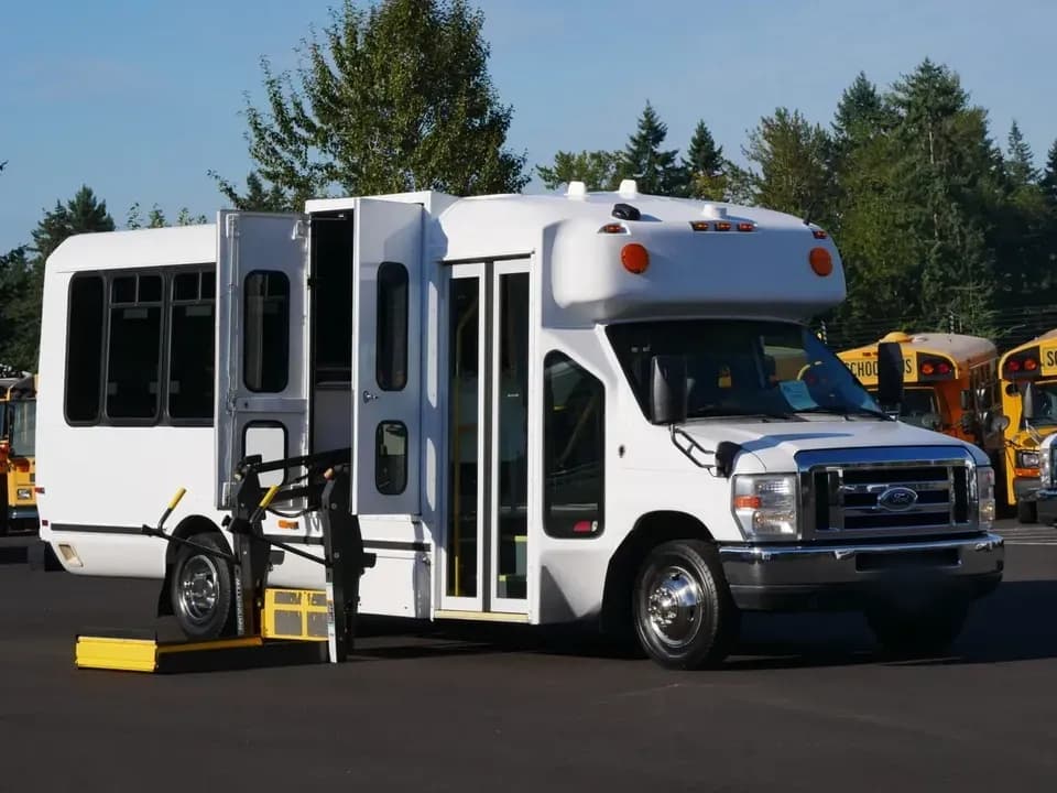 2014 Ford ElDorado Aerotech Shuttle Bus - Image 1