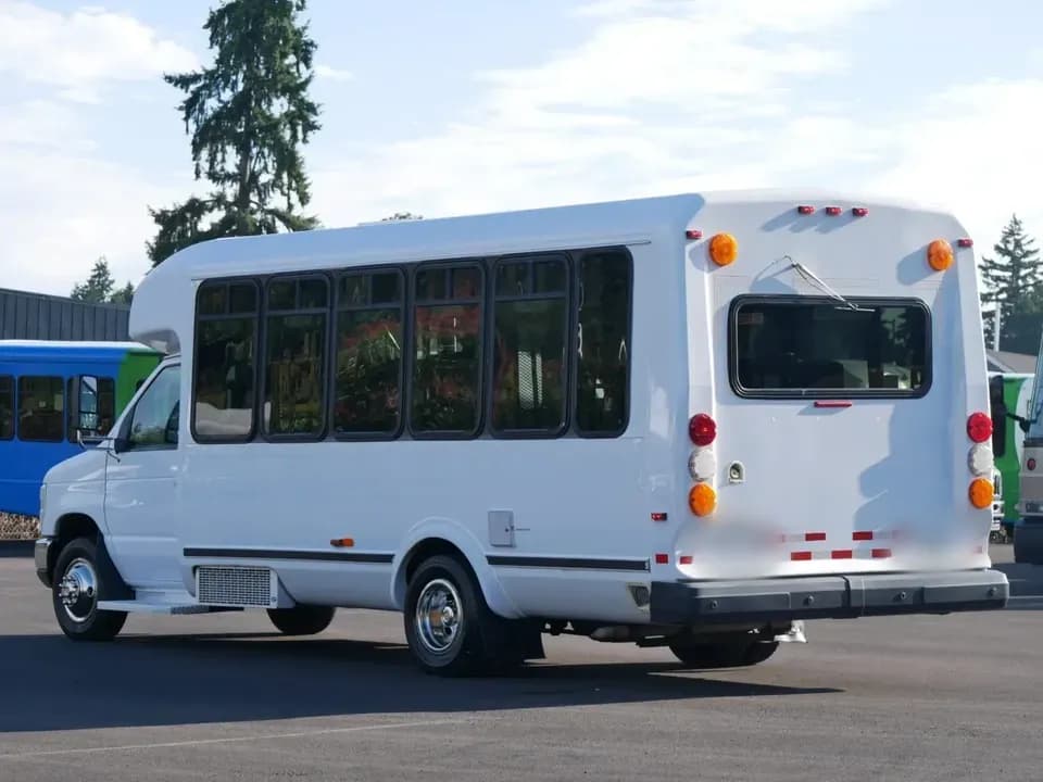 2014 Ford ElDorado Aerotech Shuttle Bus - Image 4