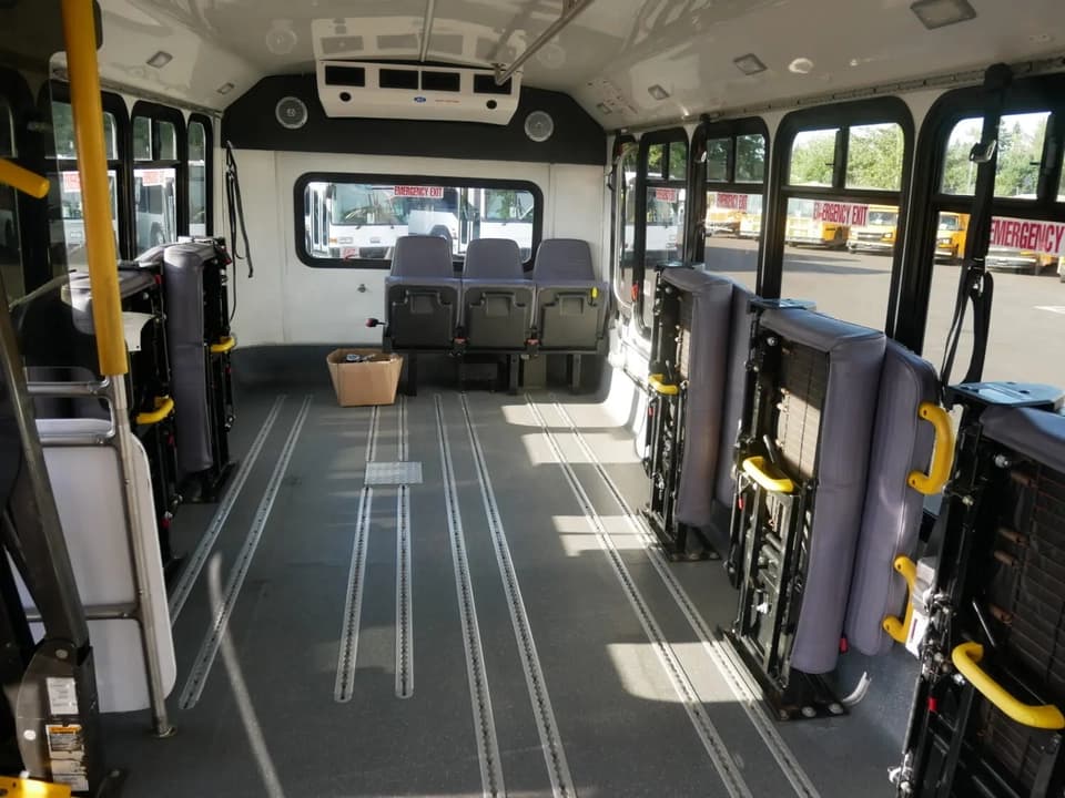 2014 Ford ElDorado Aerotech Shuttle Bus - Image 6