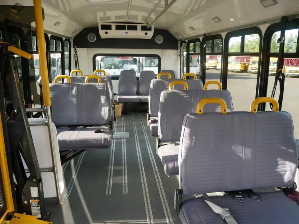 2014 Ford ElDorado Aerotech Shuttle Bus - Image 7