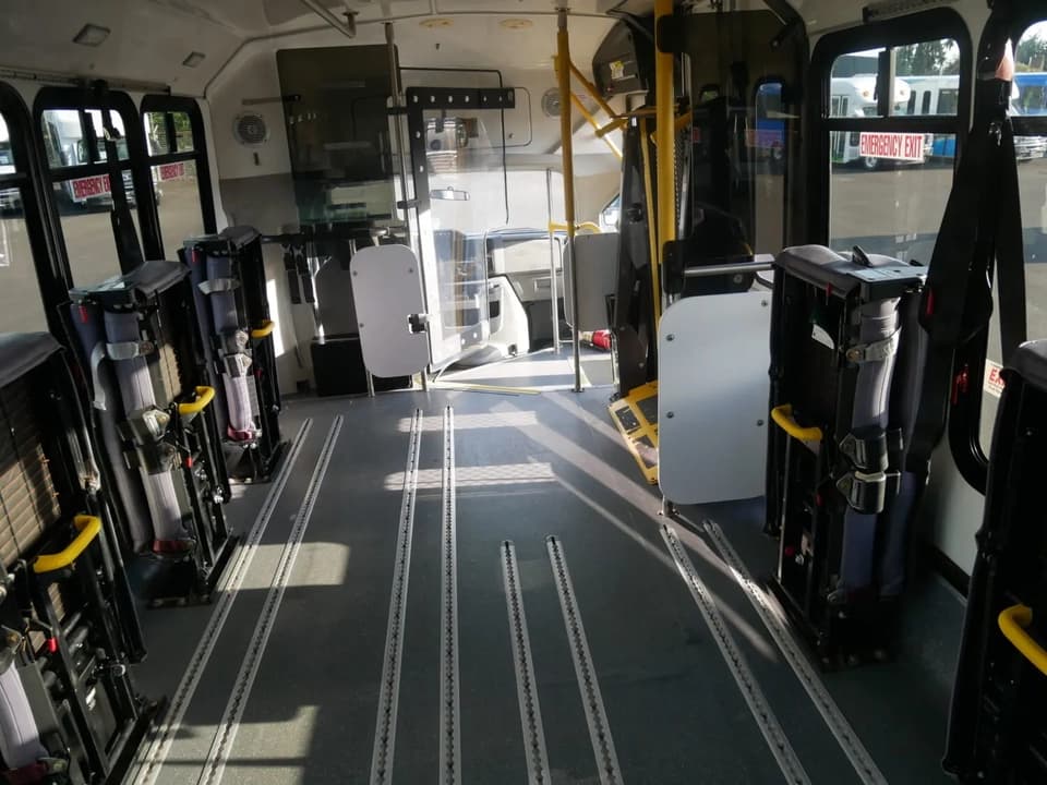 2014 Ford ElDorado Aerotech Shuttle Bus - Image 9