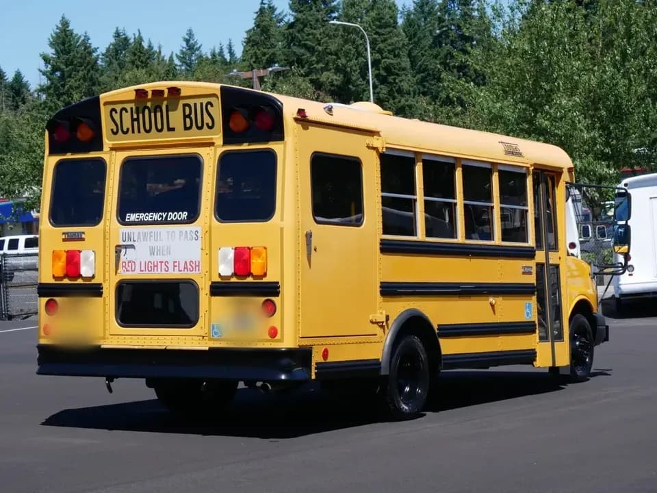 2010 Chevrolet Thomas ADA School Bus - Image 2
