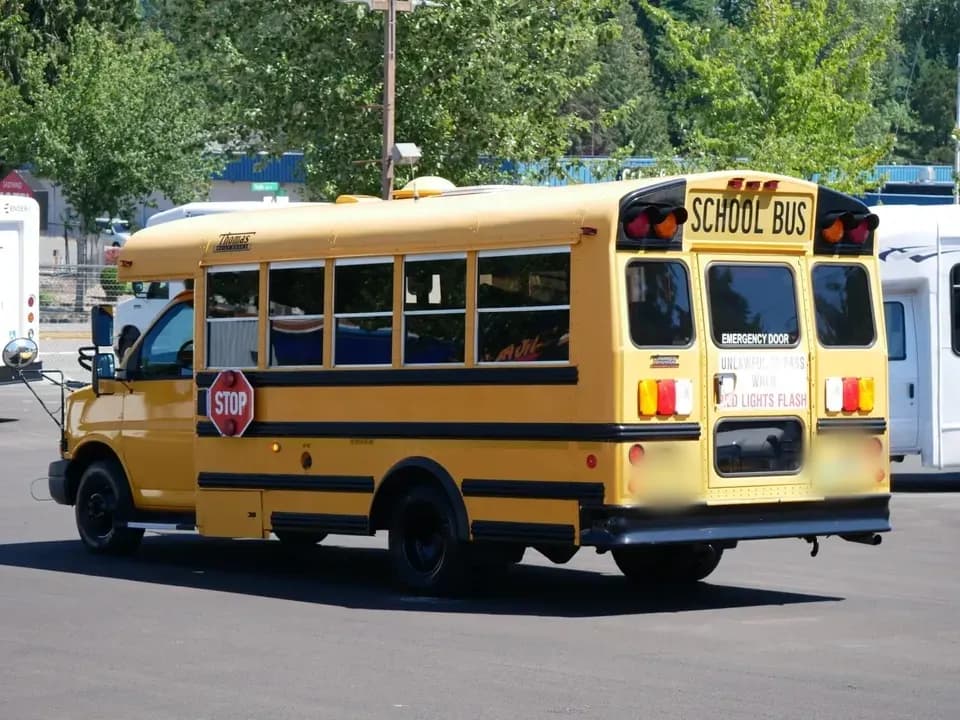 2010 Chevrolet Thomas ADA School Bus - Image 3