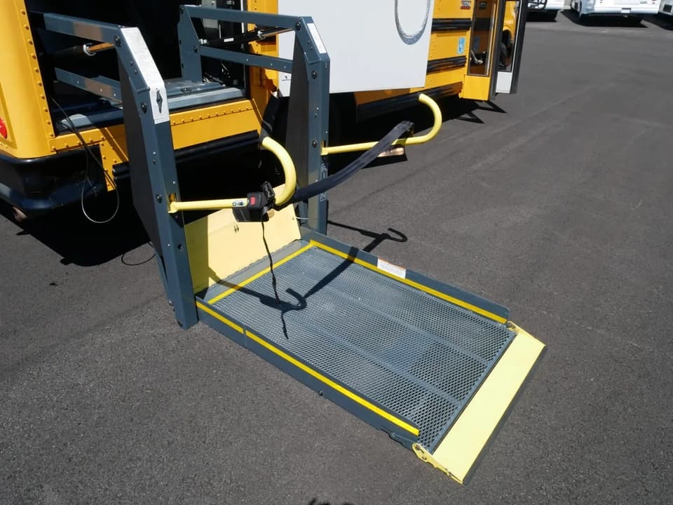 2010 Chevrolet Thomas ADA School Bus - Image 9