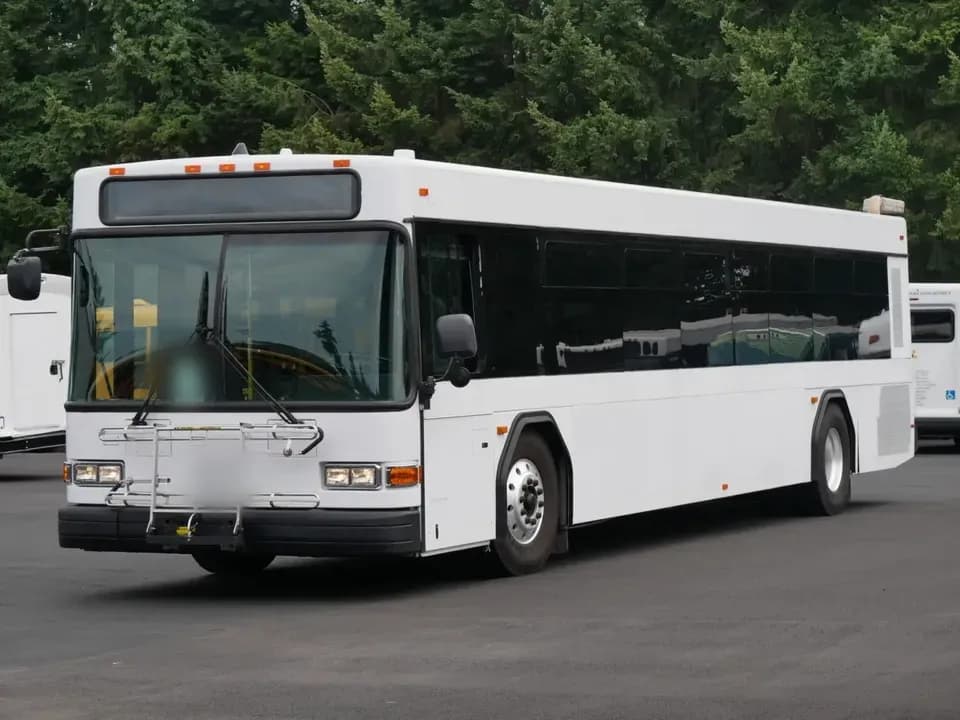 2008 Gillig Low Floor Transit Bus - Image 2