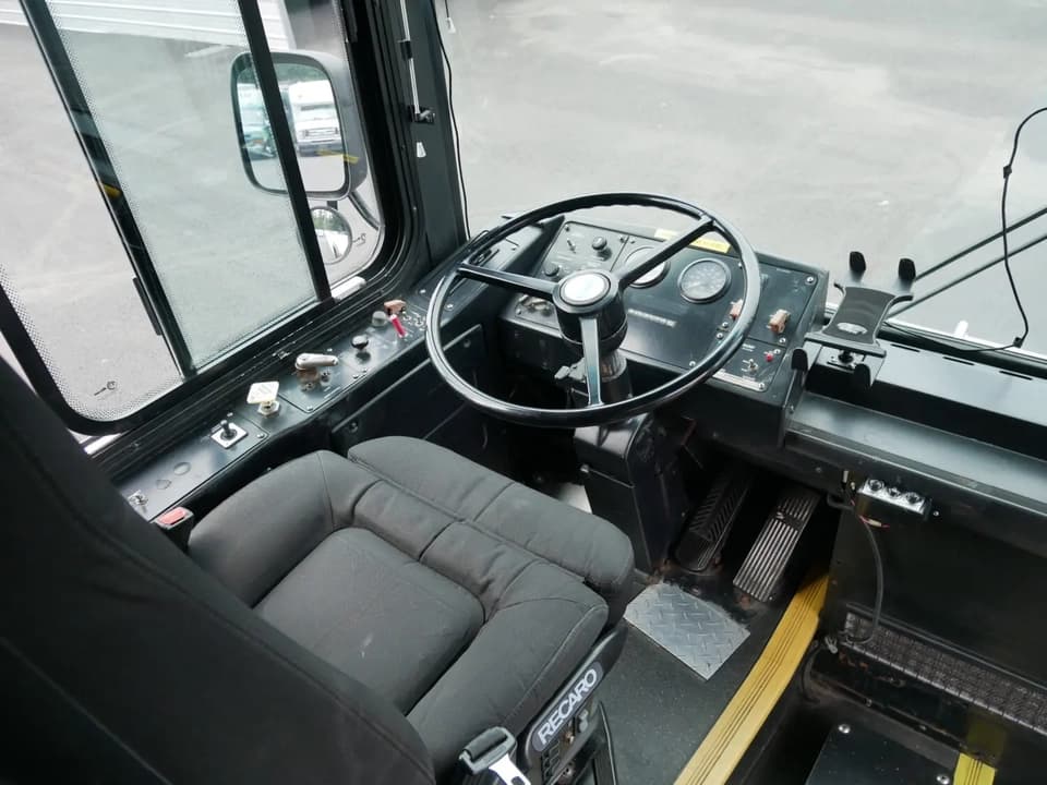 2008 Gillig Low Floor Transit Bus - Image 5