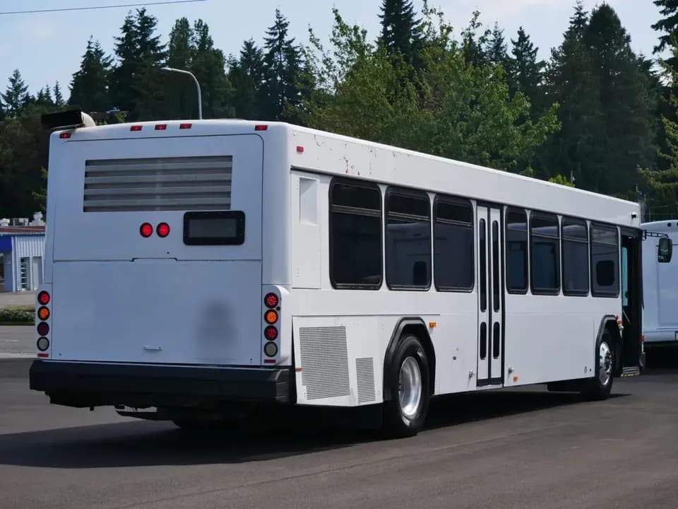 2003 Gillig Low Floor ADA Transit Bus - Image 2
