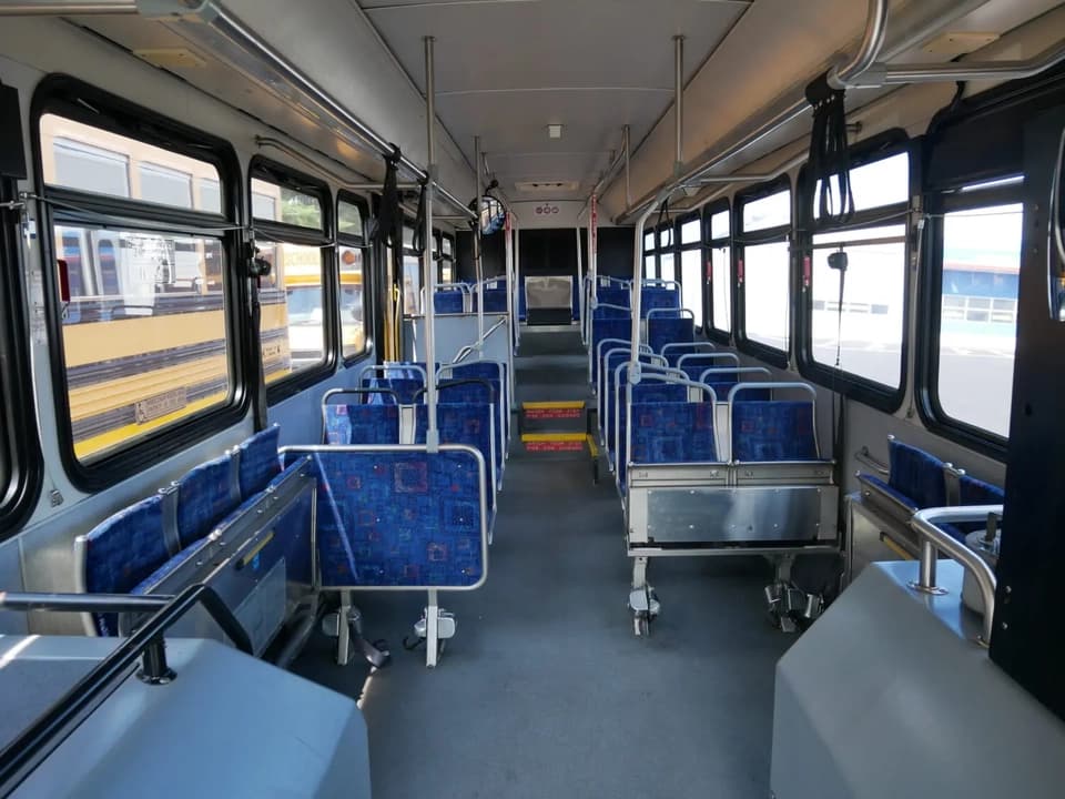 2003 Gillig Low Floor ADA Transit Bus - Image 4