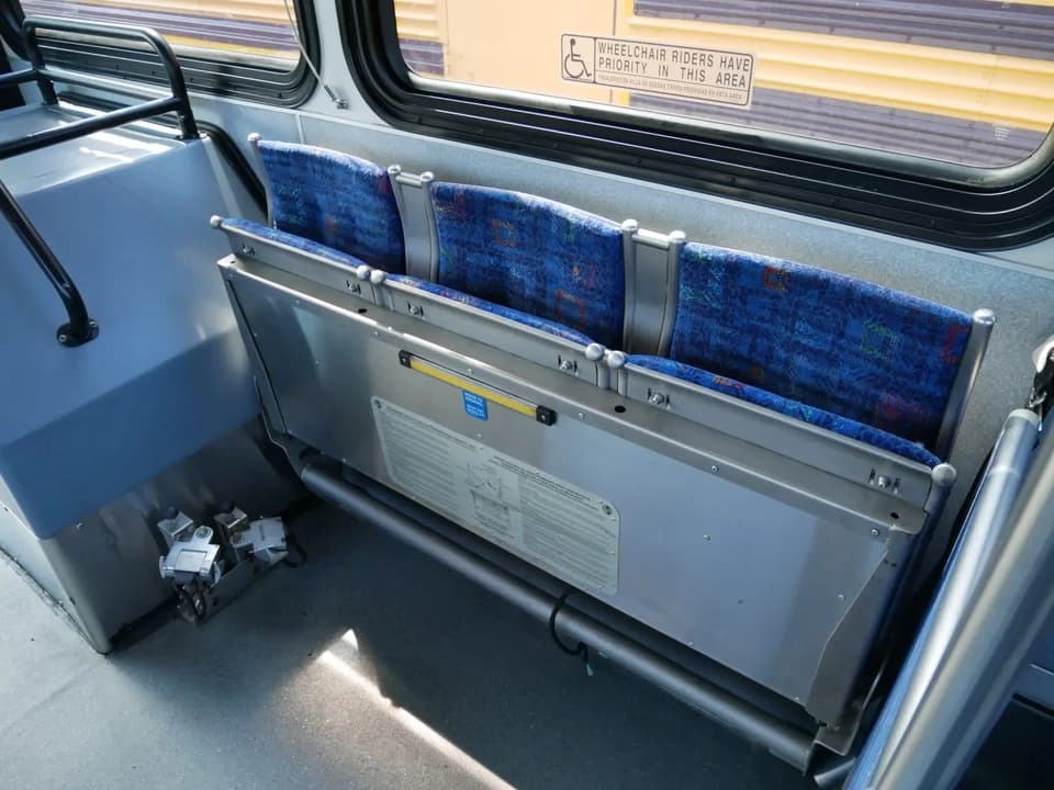 2003 Gillig Low Floor ADA Transit Bus - Image 8