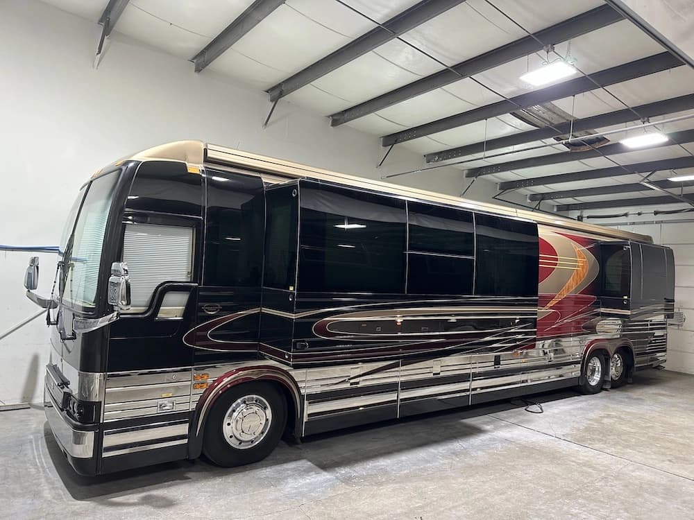2003 Prevost Marathon XLII Motorhome - Image 1