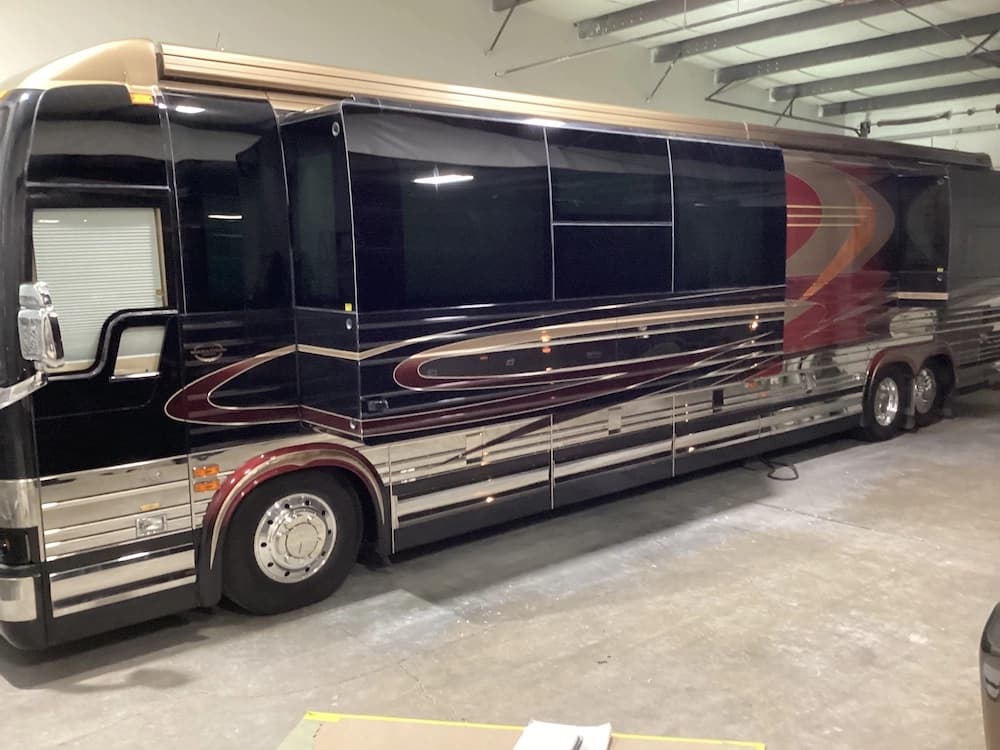 2003 Prevost Marathon XLII Motorhome - Image 2