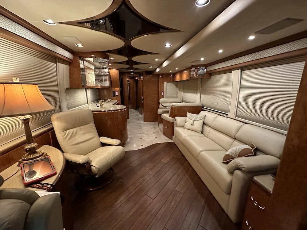 2003 Prevost Marathon XLII Motorhome - Image 12