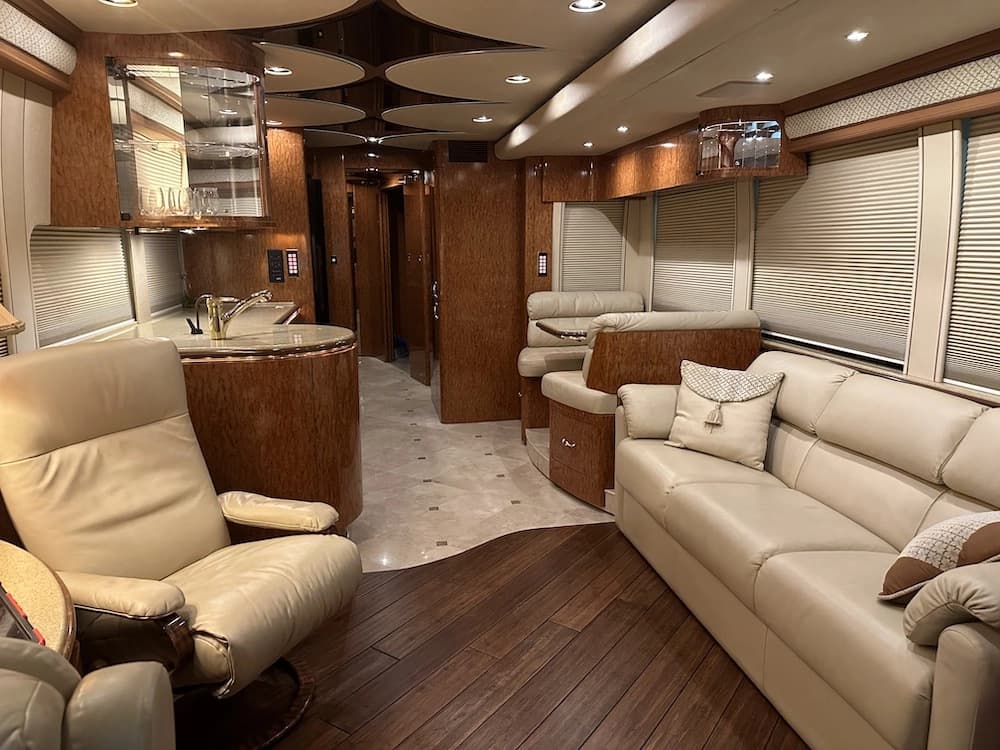 2003 Prevost Marathon XLII Motorhome - Image 13