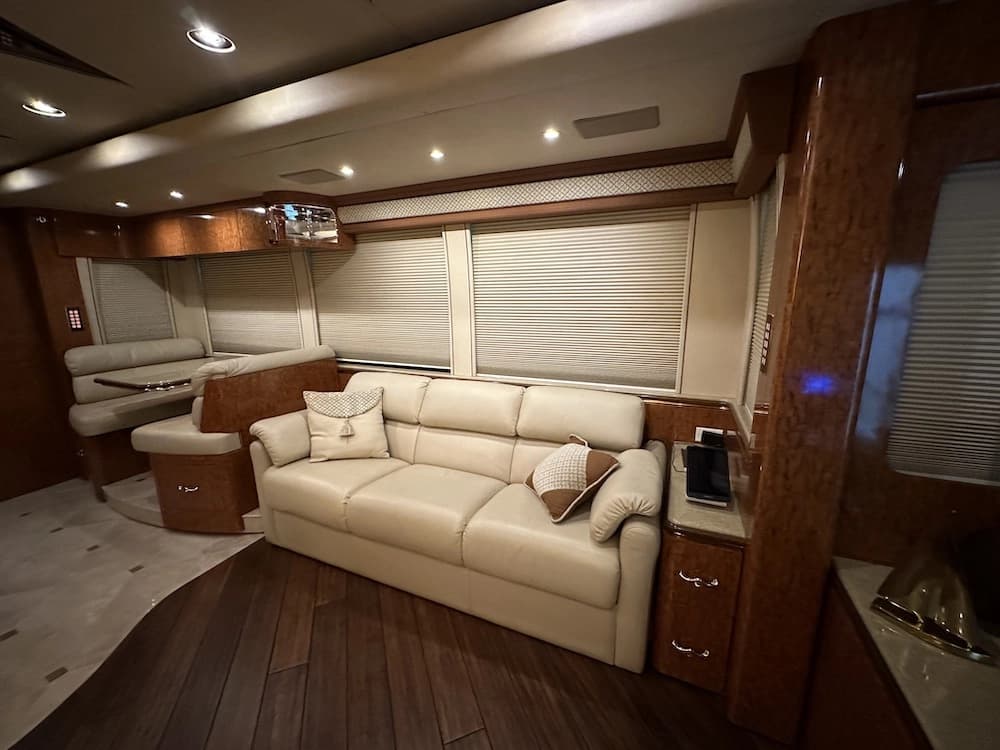 2003 Prevost Marathon XLII Motorhome - Image 14