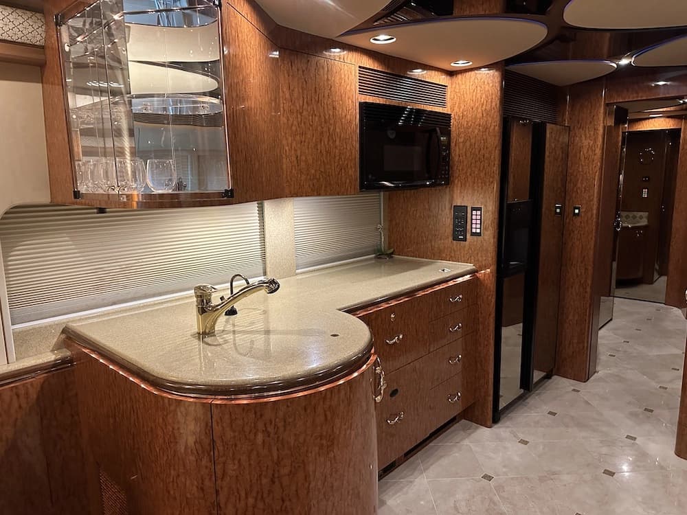 2003 Prevost Marathon XLII Motorhome - Image 17