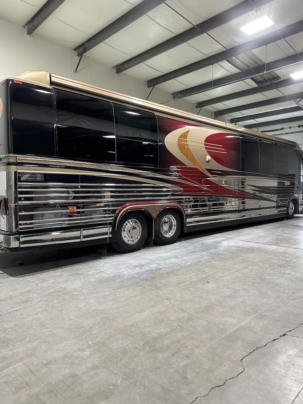 2003 Prevost Marathon XLII Motorhome - Image 3