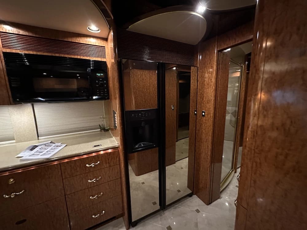 2003 Prevost Marathon XLII Motorhome - Image 23