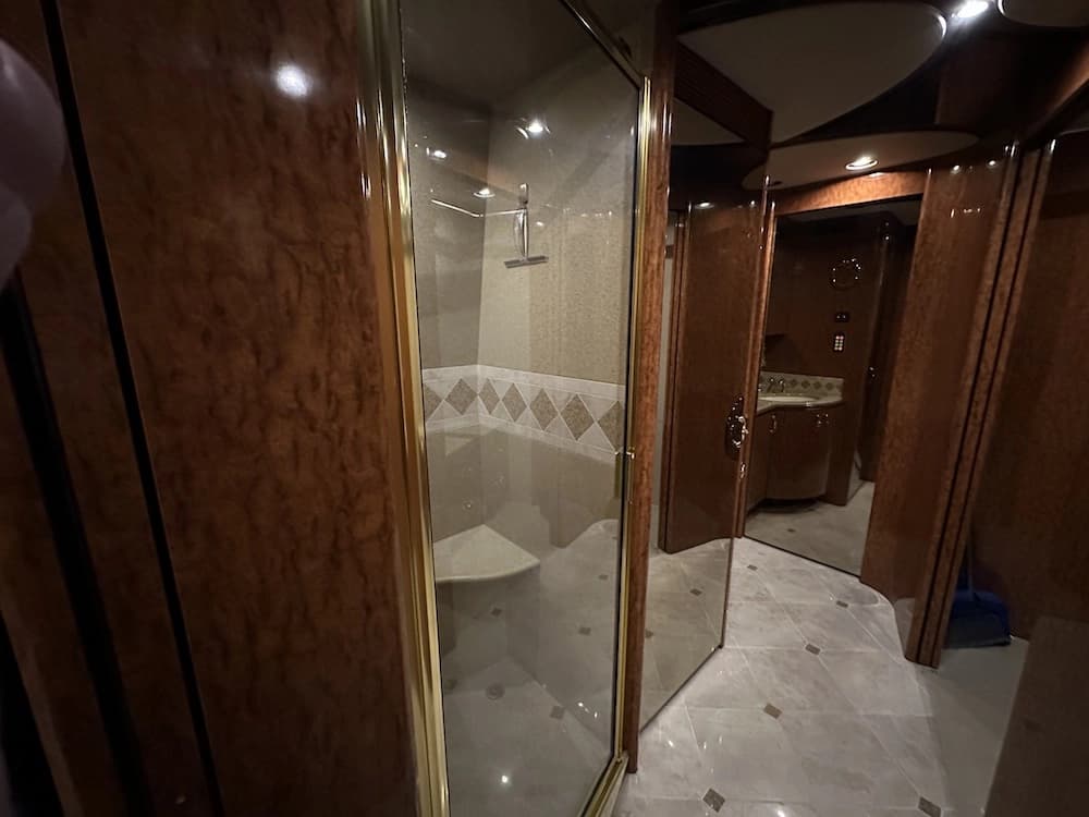 2003 Prevost Marathon XLII Motorhome - Image 29