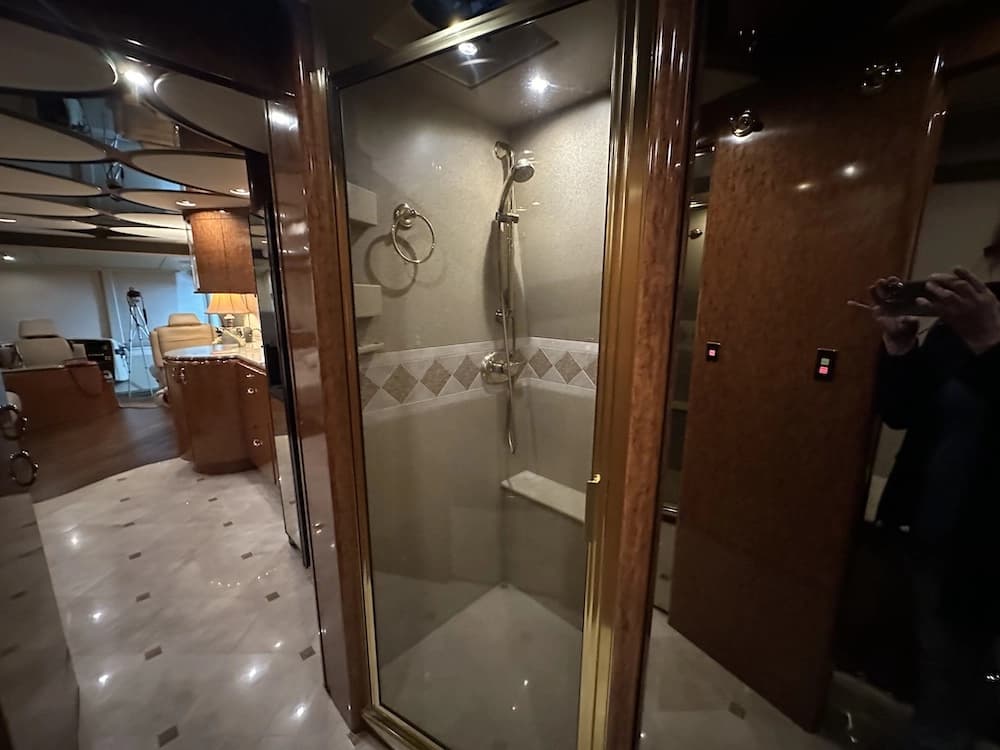 2003 Prevost Marathon XLII Motorhome - Image 30