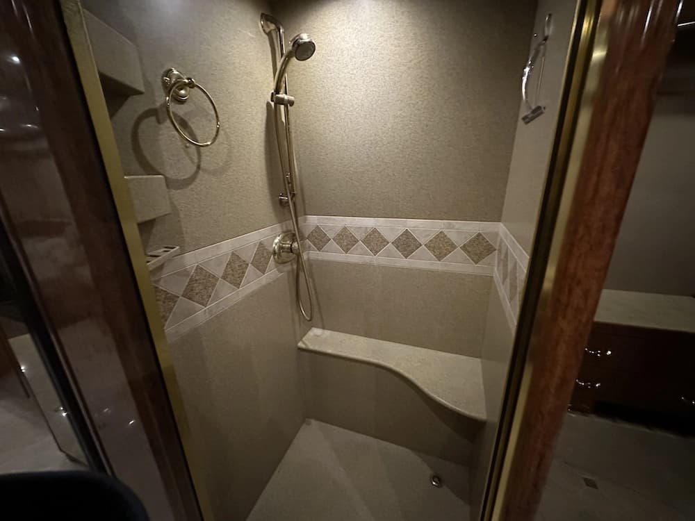 2003 Prevost Marathon XLII Motorhome - Image 31