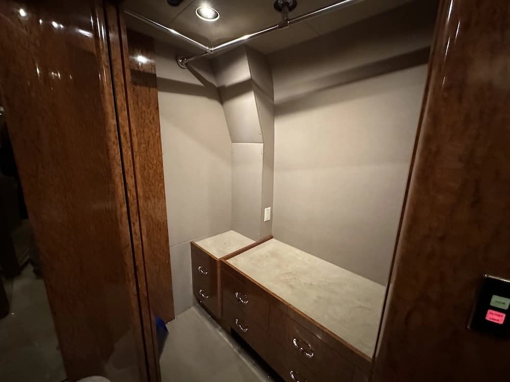 2003 Prevost Marathon XLII Motorhome - Image 32