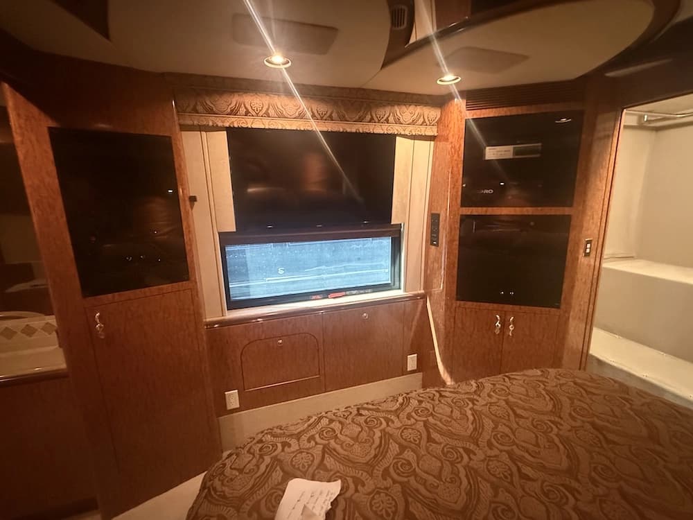 2003 Prevost Marathon XLII Motorhome - Image 44