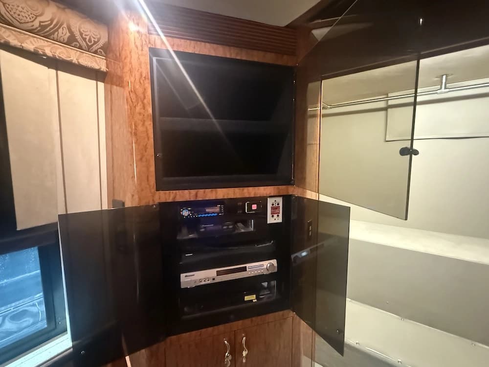 2003 Prevost Marathon XLII Motorhome - Image 45