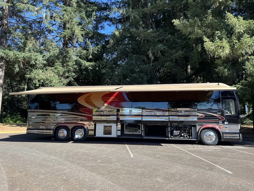 2003 Prevost Marathon XLII Motorhome - Image 8