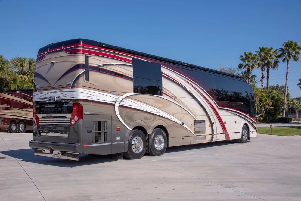 2014 Prevost Liberty Elegant Lady H3-45 Motorhome - Image 2
