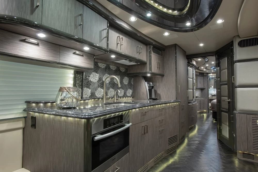2014 Prevost Liberty Elegant Lady H3-45 Motorhome - Image 11