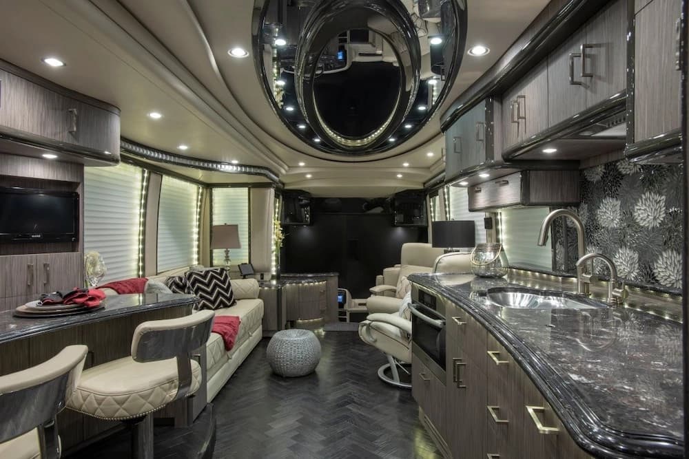 2014 Prevost Liberty Elegant Lady H3-45 Motorhome - Image 12