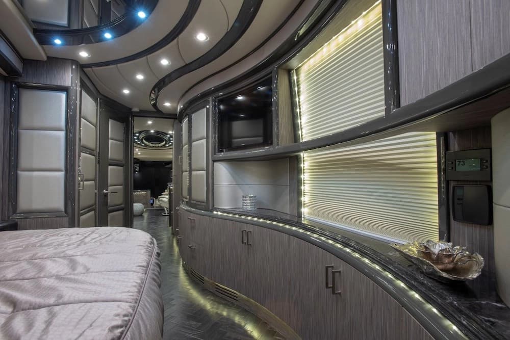 2014 Prevost Liberty Elegant Lady H3-45 Motorhome - Image 15