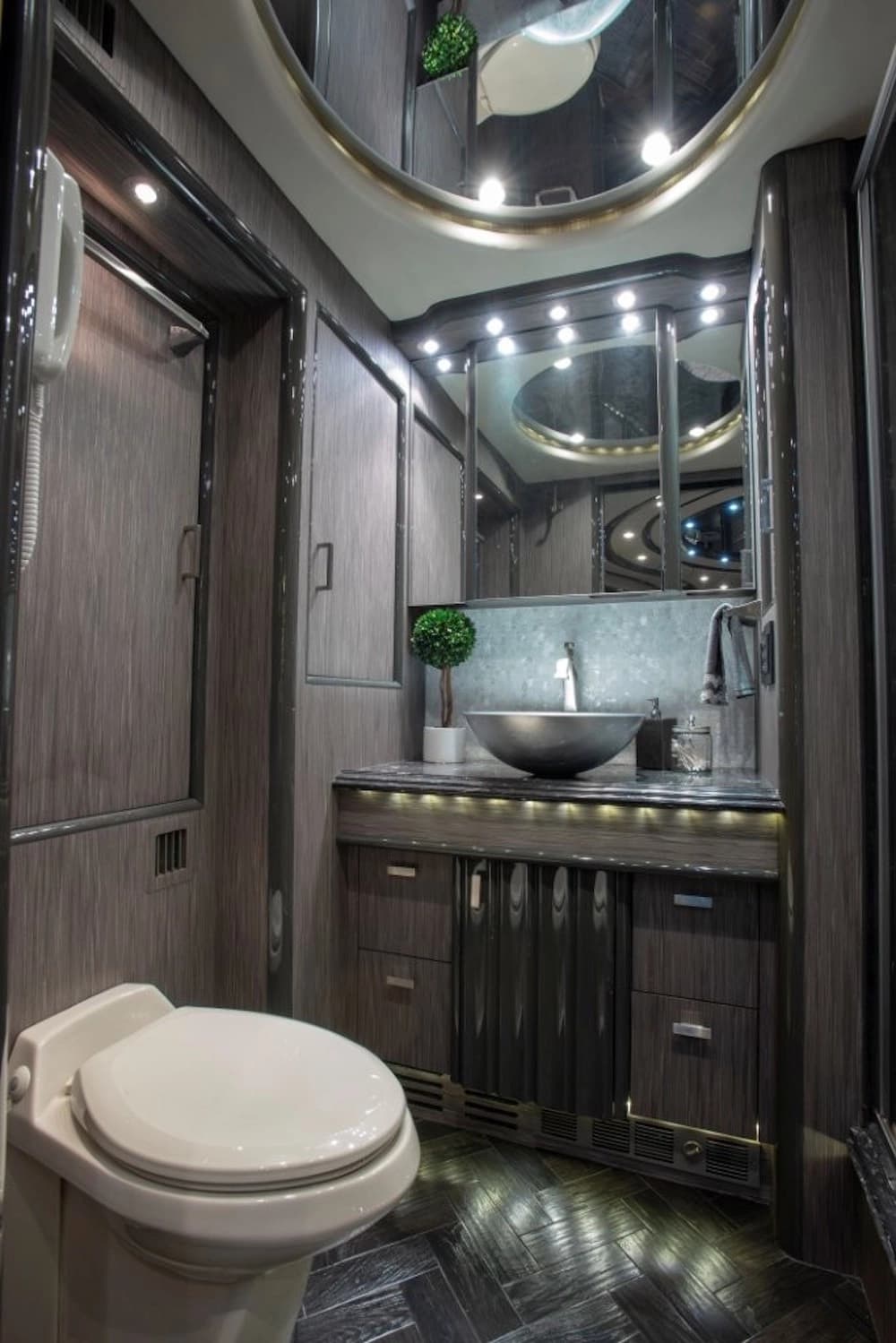 2014 Prevost Liberty Elegant Lady H3-45 Motorhome - Image 17