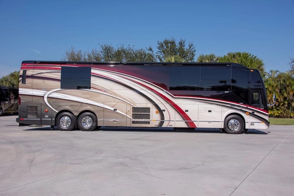 2014 Prevost Liberty Elegant Lady H3-45 Motorhome - Image 3