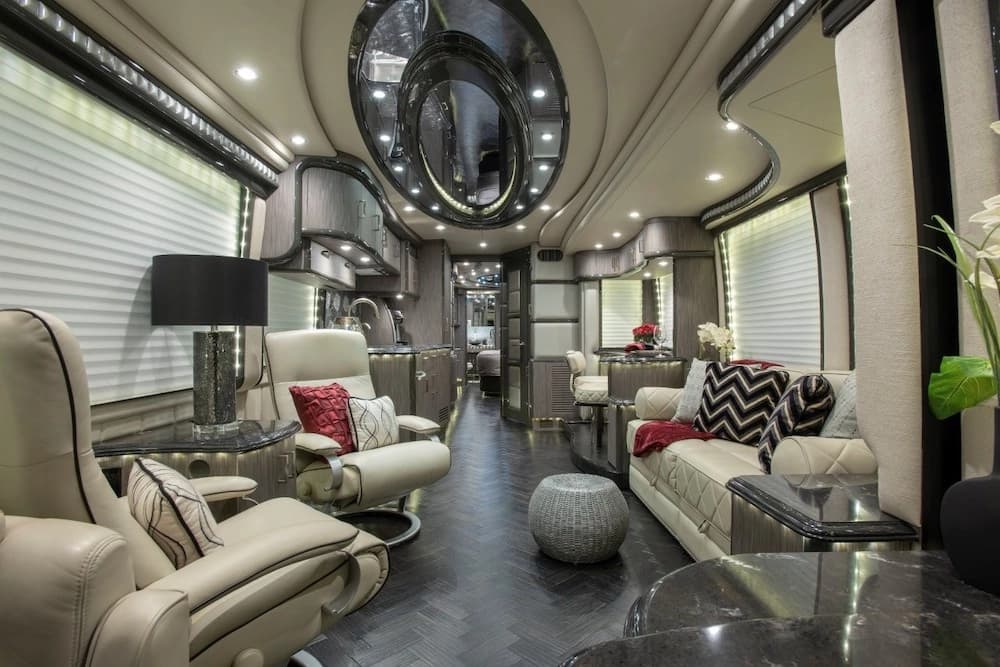 2014 Prevost Liberty Elegant Lady H3-45 Motorhome - Image 7