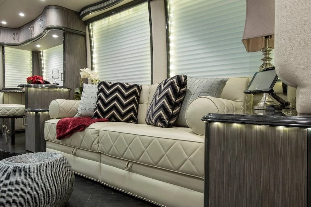2014 Prevost Liberty Elegant Lady H3-45 Motorhome - Image 8