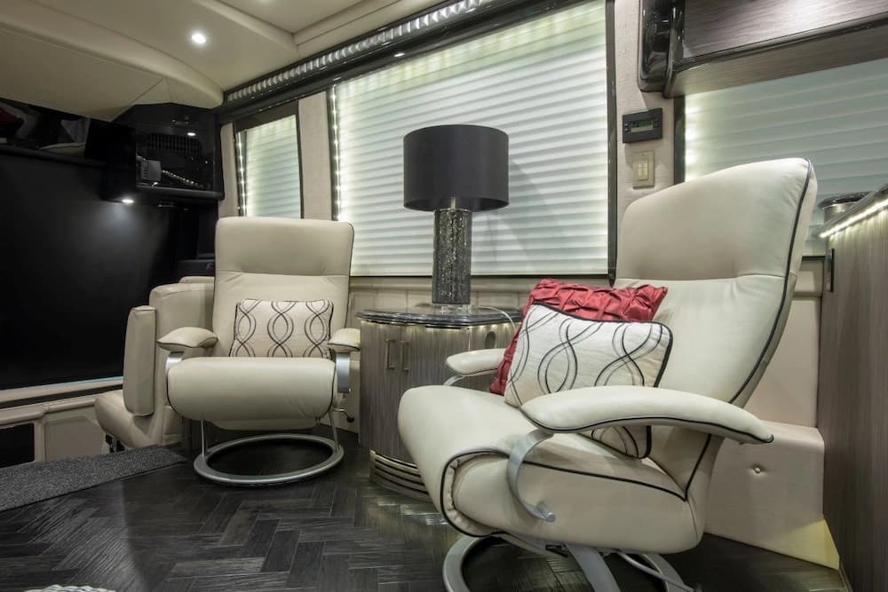 2014 Prevost Liberty Elegant Lady H3-45 Motorhome - Image 9