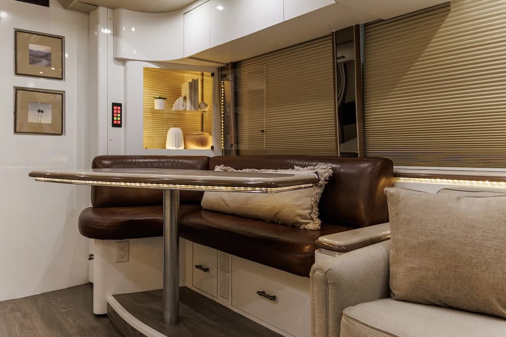 2006 Prevost Marathon XLII Motorhome - Image 14