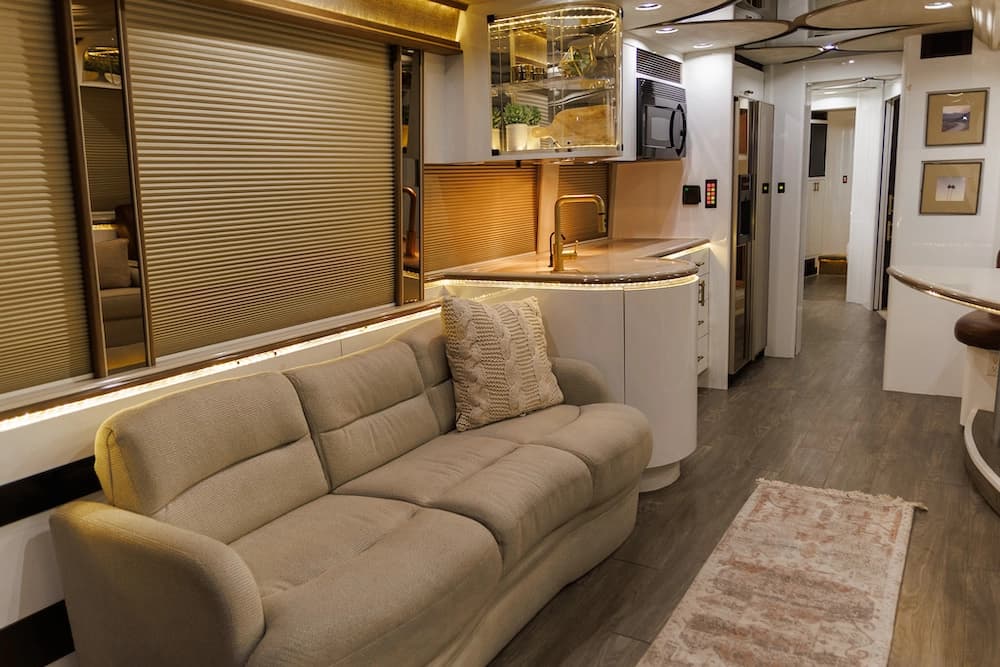 2006 Prevost Marathon XLII Motorhome - Image 16