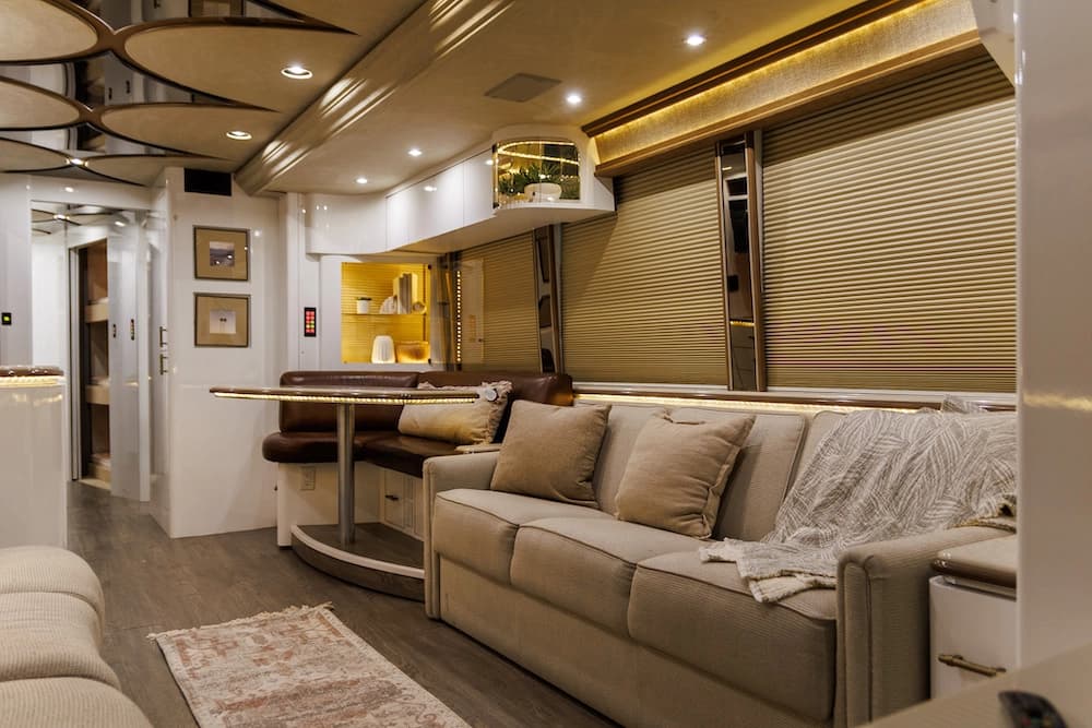 2006 Prevost Marathon XLII Motorhome - Image 17