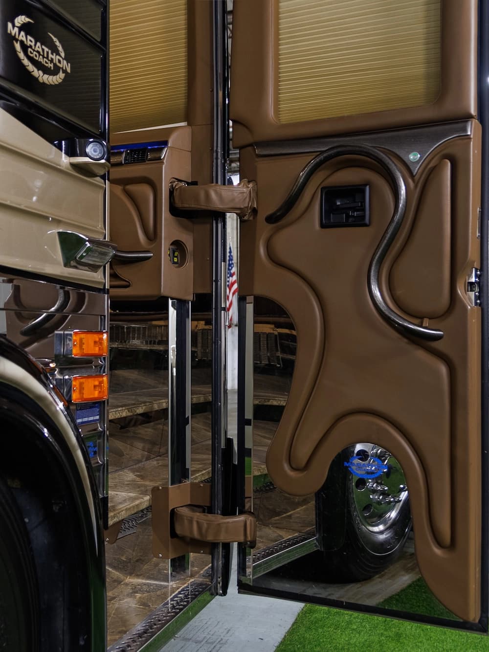 2006 Prevost Marathon XLII Motorhome - Image 19