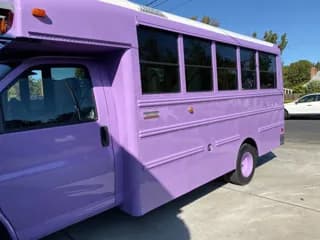 2004 GMC Savana G3500 bus