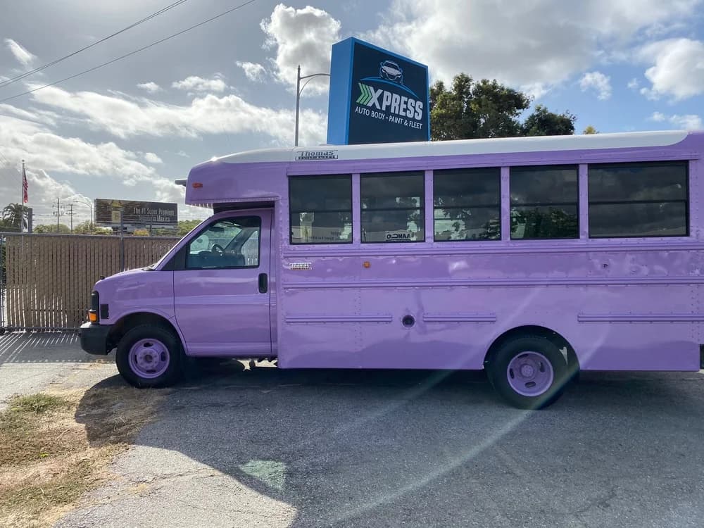 2004 GMC Savana G3500 - Image 11