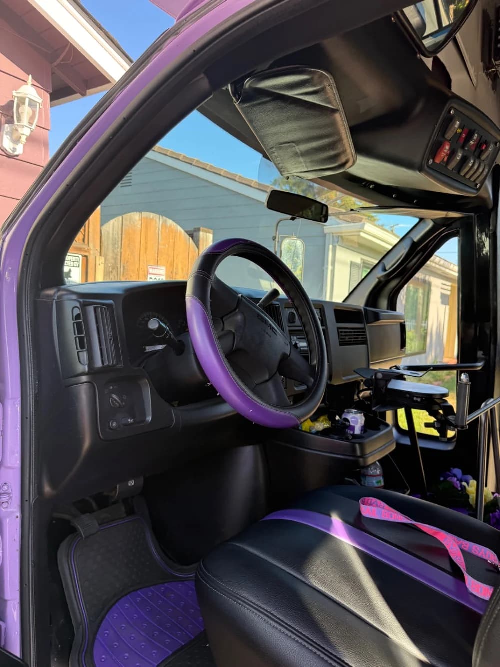 2004 GMC Savana G3500 - Image 4