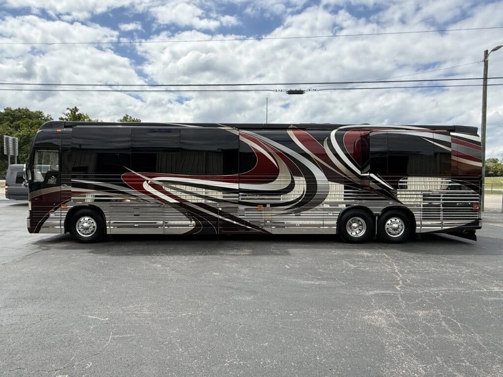 2007 Prevost XLII Motor Home - Image 2