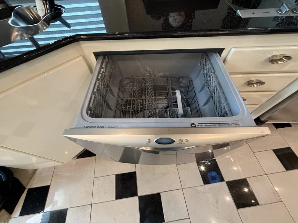 2007 Prevost XLII Motor Home - Image 20
