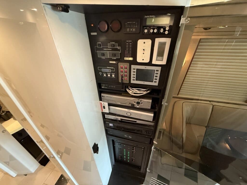 2007 Prevost XLII Motor Home - Image 22