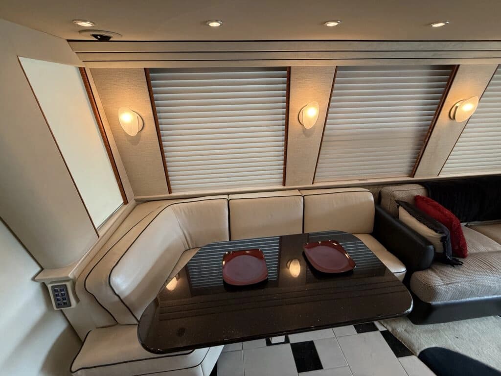 2007 Prevost XLII Motor Home - Image 23