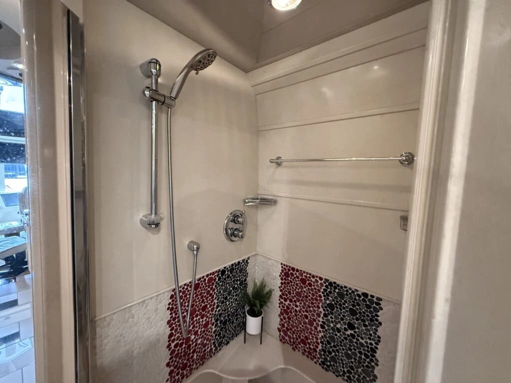 2007 Prevost XLII Motor Home - Image 26